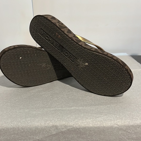 Michael Kors flip flops size 10 in excellent condition - Picture 8 of 10